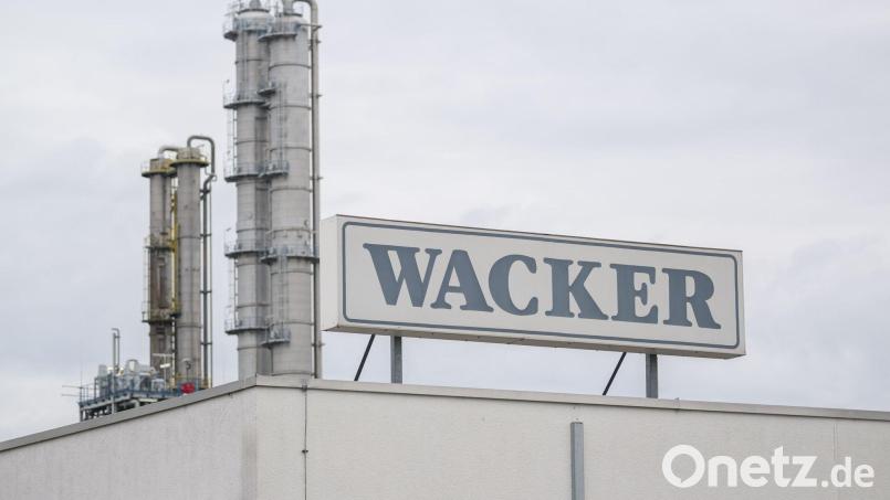 Wacker Chemie hat zu kämpfen, doch in diesem Jahr helfen Sondereffekte. (Archiv) Bild: Robert Michael/dpa