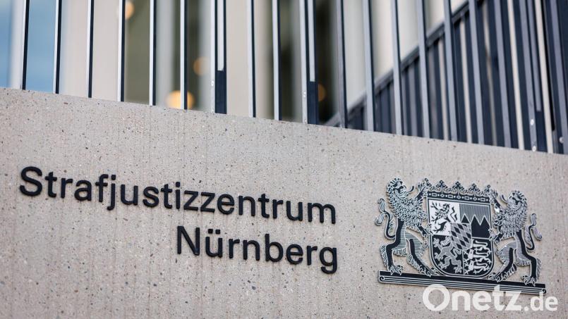 Der Mann aus dem Landkreis Erlangen-Höchstadt hatte laut dem Landgericht seine Frau auf einem Rastplatz an der A73 zusammen mit drei anderen Männern vergewaltigt. Bild: Daniel Karmann/dpa