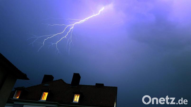 Blitze haben vergangenes Jahr hohe Schäden angerichtet. (Archivbild) Bild: Karl-Josef Hildenbrand/dpa/dpa-tmn