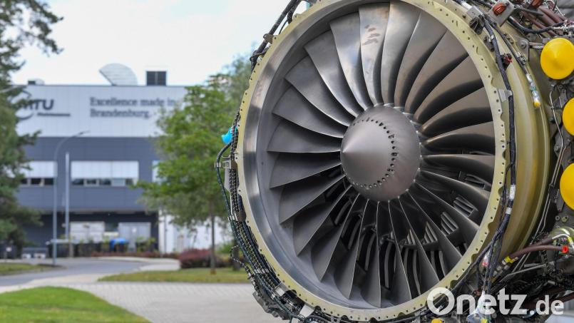 Eine Flugzeugturbine auf dem Gelände eines MTU-Wartungsstandorts in Ludwigsfelde (Brandenburg). Die Wartung ist eine Haupteinnahmequelle des Dax-Konzerns. (Archiv) Bild: Patrick Pleul/dpa-Zentralbild/dpa