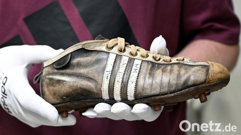 Adidas hat nach einem erfolgreichen ersten Halbjahr seine Prognose für das Gesamtjahr nach oben korrigiert. Bild: Federico Gambarini/dpa