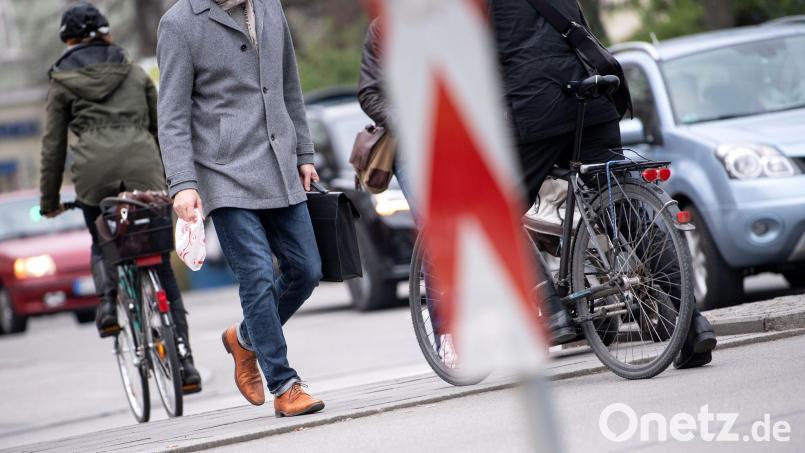 Im Straßenverkehr heißt es leider oft Autofahrer gegen Radfahrer. Symbolbild: Sven Hoppe/dpa