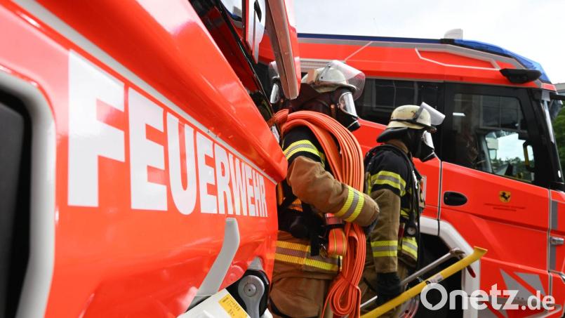 Wegen der sommerlichen Temperaturen hatte einige Feuerwehrkräfte Herz-Kreislauf-Beschwerden. (Symbolbild) Bild: Bernd Weißbrod/dpa
