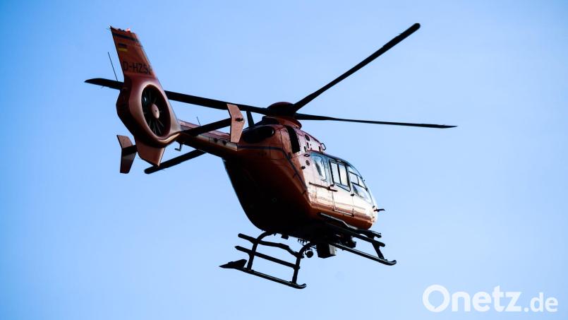 Der Motorradfahrer und seine Mitfahrerin wurden vom Motorrad geschleudert und schwer verletzt. (Symbolbild) Bild: Julian Stratenschulte/dpa