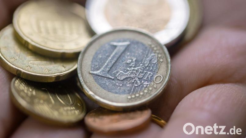 Ohne den steilen Anstieg der Heizöl- und Benzinpreise wäre die Inflation derzeit mäßig - doch teurere Energie treibt die Teuerung. (Symbolbild) Bild: Fernando Gutierrez-Juarez/dpa