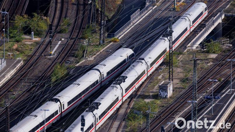 Die Deutsche Bahn freut sich erstmals seit Jahren wieder über schwarze Zahlen. (Archivbild) Bild: Rolf Vennenbernd/dpa