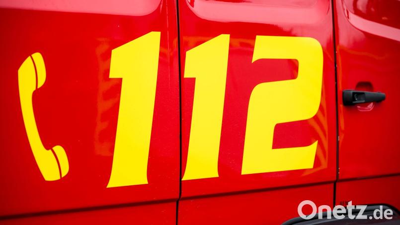 Die Feuerwehr brachte die Flammen unter Kontrolle. (Symbolbild) Bild: Daniel Vogl/dpa