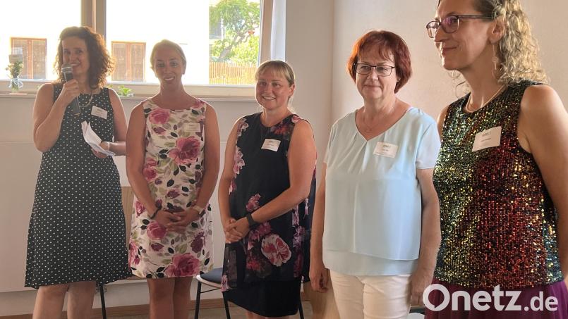 Auch Sabine Hafner (von links) hob die hervorragenden Leistungen der AOVE mit Sarah Dehling, Sabine Weber, Doris Beer und Katja Stiegler hervor. Bild: Marianne Moosburger