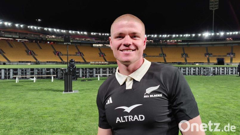 Ein Deutscher im Trikot der „All Blacks“: Anton Segner strahlt nach seinem Debüt in Wellington. (Archivbild) Bild: Fotoreport-DB/Johannes Katzer/dpa