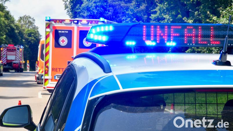 Zu einem Unfall mit einem Lieferwagen kam es in der Nacht zum Freitag in Schwandorf. Symbolbild: Petra Hartl