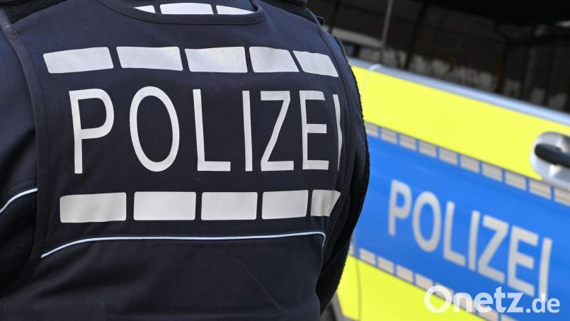 Nach mehr als 40 Einbrüchen und Einbruchsversuchen in Schulen in Unterfranken hat die Polizei drei Tatverdächtige festgenommen. (Symbolbild) Bild: Bernd Weißbrod/dpa