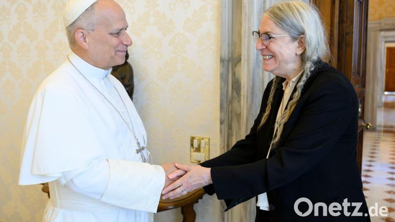 Papst trifft auf Punk: US-Papst Leo XIV. empfängt Patti Smith im Vatikan. Bild: Vatican Media/IPA via ZUMA Press/dpa