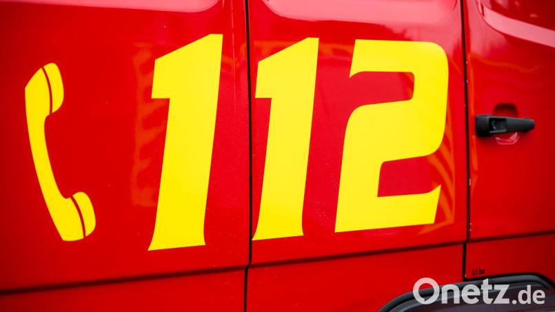 330 Einsatzkräfte sind im Einsatz - unter anderem von Feuerwehr, THW und Bergwacht. (Symbolbild) Bild: Daniel Vogl/dpa