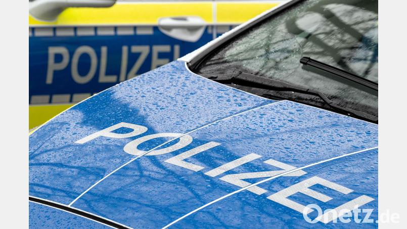 Ein 37-Jähriger hat in einer Bank in Kempten mit einem handgeschriebenen Zettel unbemerkt die Polizei alarmieren lassen. (Symbolbild) Bild: Soeren Stache/dpa