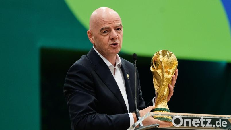 Spielen 2030 noch mehr Teams bei der Endrunde um den WM-Pokal? (Archivbild) Bild: Tony Gutierrez/AP/dpa