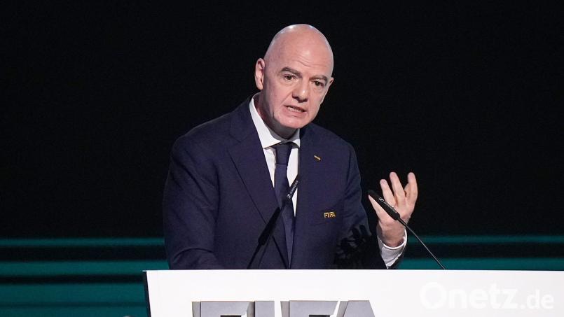 Die Kritik um Gianni Infantino reißt nicht ab. (Archivfoto) Bild: Darryl Dyck/The Canadian Press/AP/dpa