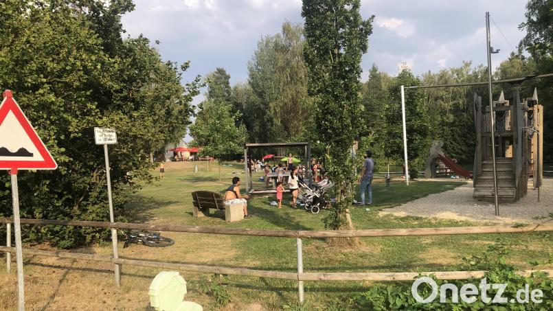 An Sommertagen wird es erst am Abend an der Kipp ruhiger. Der größte der Waldseen, einstmals waren sie Kaolingruben, ist ein beliebter Ort für Klein und Groß. Bild: Werner Robl