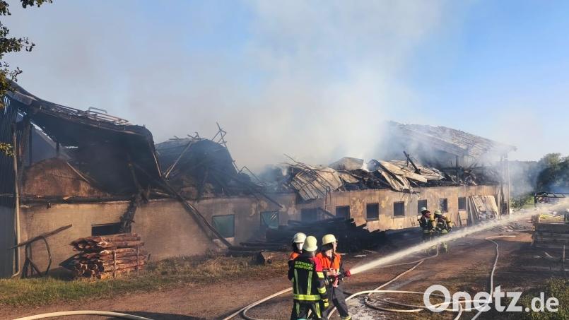 Ein Großbrand auf einem Bauernhof in Unterbibrach richtete am Mittwoch großen Schaden an. 15 Rinder verendeten, von zwei Hallen sind nur noch Trümmer übrig. Archivbild: Jürgen Masching