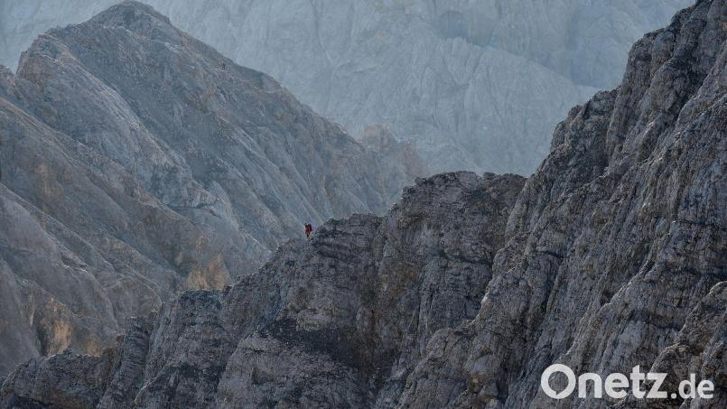 Der Jubiläumsgrat ist eine anspruchsvolle und lange Bergtour. (Archivbild/Illustration) Bild: Angelika Warmuth/dpa