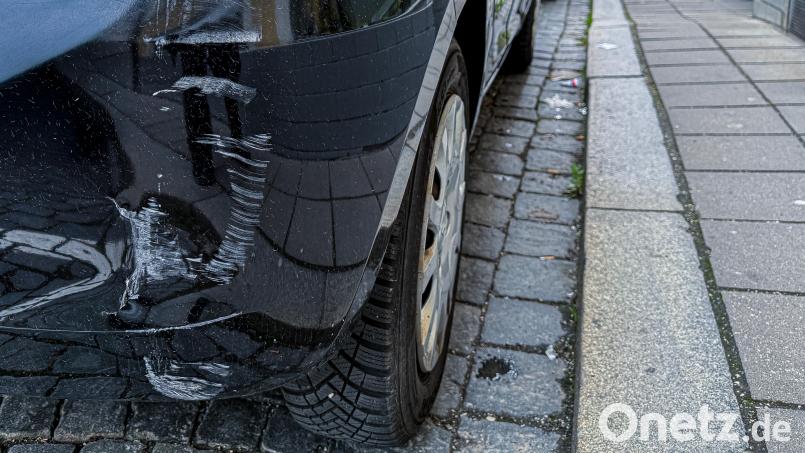 Ein unbekannter beschädigt auf einem Parkplatz in der Rosenberger Straße einen Hyundai und fährt weiter. Symbolbild: Stephan Huber