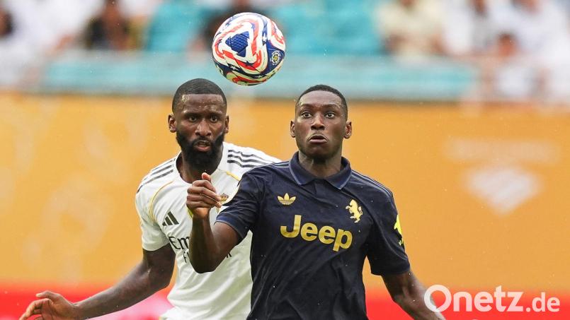 Trägt wieder das Trikot von Juventus Turin: Kolo Muani. (Archivbild) Bild: Rebecca Blackwell/AP/dpa