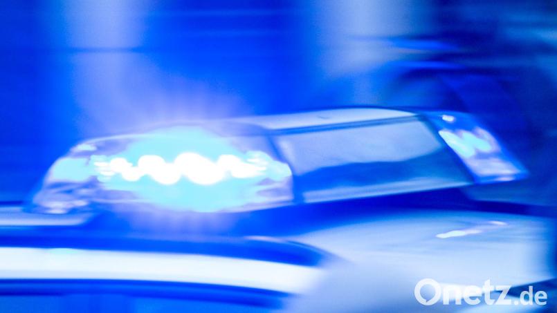Die Einsatzfahrt der Polizei endete abrupt. (Symbolbild) Bild: Jens Büttner/dpa