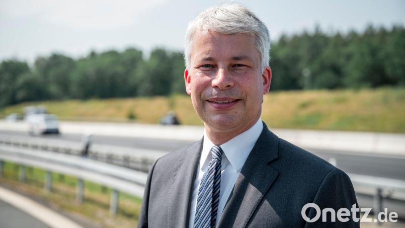 Die Milliarden müssten in die Umsetzung, sagte Bilger bei der Verkehrsfreigabe eines Autobahnteilstücks der A3 bei Erlangen. Bild: Daniel Vogl/dpa