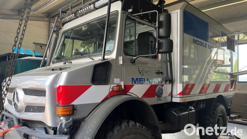 Dieser Filmunimog aus der Science-Fiction-Serie "Jurassic World" erhält in der Bongo Garage ein Upgrade. Ein Berliner nutzt ihn für Abenteuer-Touren. Bild: ihl