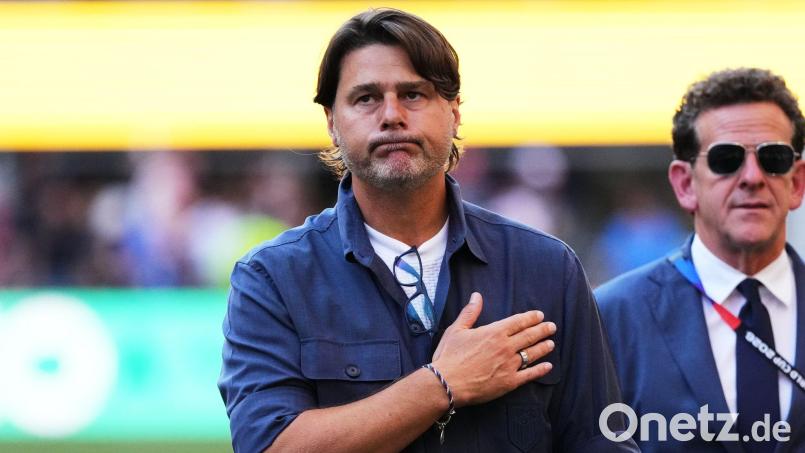 Hand aufs Herz: Mauricio Pochettino bleibt Auswahlcoach der US-Fußballer. (Archivbild) Bild: Ted S. Warren/AP/dpa