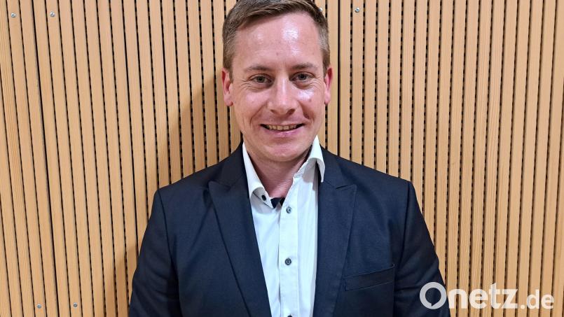 Der Leiter des Amtes für Finanzen und Schulen im Schwandorfer Rathaus, Michael Neidl, wird neuer Kämmerer der Stadt Weiden. Bild: Rudolf Hirsch