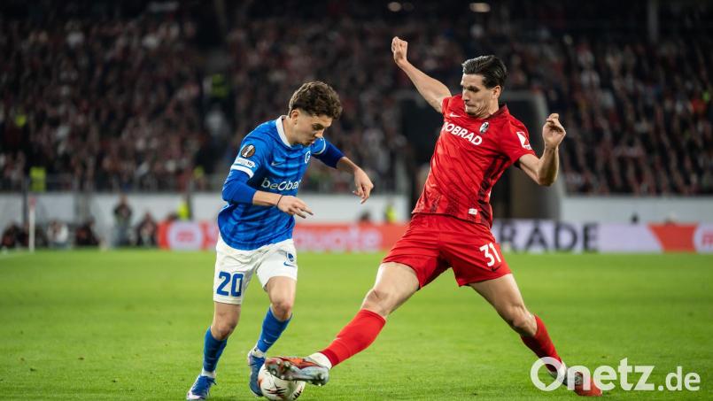 Konstantinos Karetsas (l) tritt in Dortmund die Nachfolge von Julian Brandt an. (Archivbild) Bild: Silas Stein/dpa