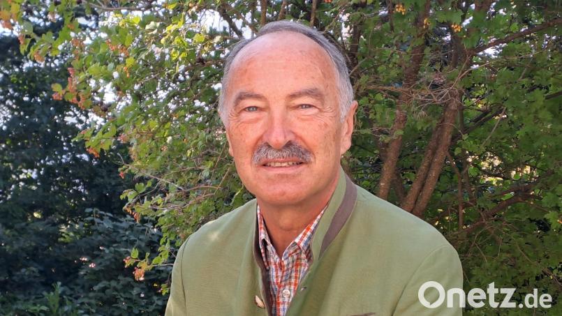 Winfried Pfahler verabschiedet sich als Leiter des Forstbetriebs Fichtelberg. Er will nun mehr Zeit vor allem für die Familie und für die Musik aufbringen. Bild: Gisela Kuhbandner