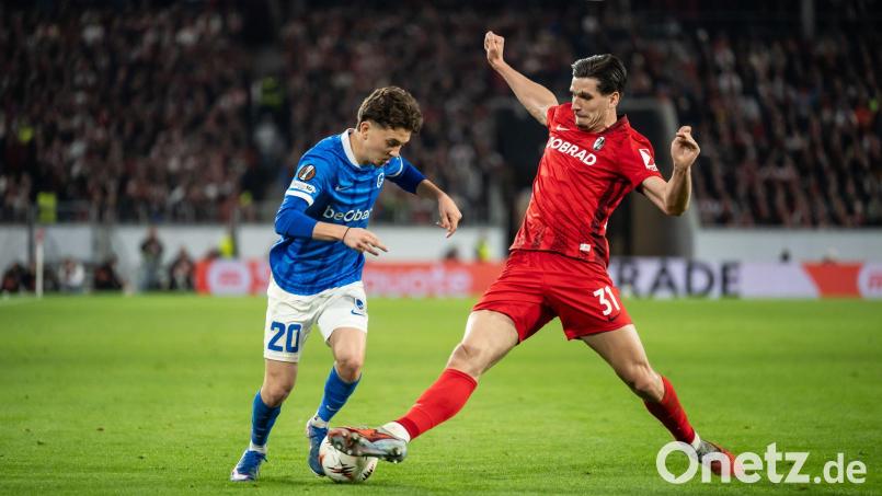 Konstantinos Karetsas (l) tritt in Dortmund die Nachfolge von Julian Brandt an. (Archivbild) Bild: Silas Stein/dpa