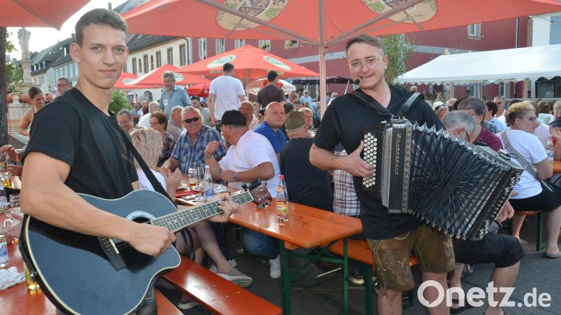 Zuletzt spielten "Die Bockadn" zünftig zum Ausklang des Pleysteiner Bürgerfests auf. Doch Schluss war da noch lange nicht! Bild: Elisabeth Dobmayer