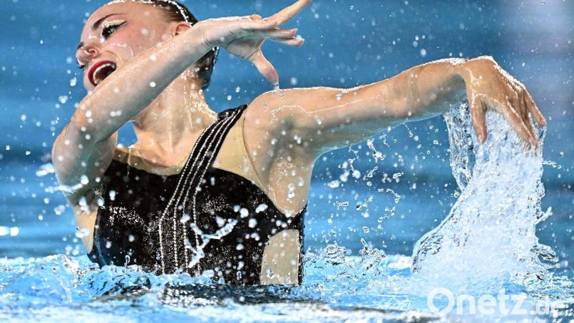 Die deutsche Kunstschwimmerin Klara Bleyer gewann EM-Bronze in der Technischen Kür des Solowettbewerbs. Bild: Julien De Rosa/AFP/dpa