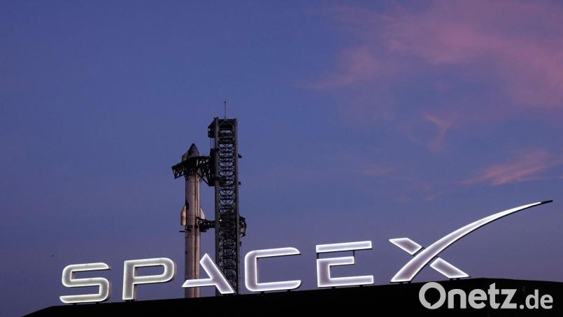 SpaceX investiert massiv in die neue Riesen-Rakete Starship. (Archivbild) Bild: Eric Gay/AP/dpa