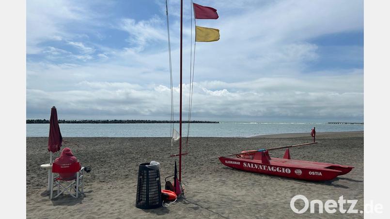 In Italien fehlt es an Strandwärtern - jetzt sollen Häftlinge helfen. (Archivbild) Bild: Christoph Sator/dpa