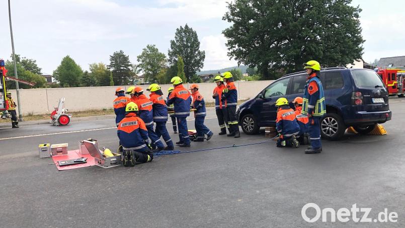 Bei der Übung Technische Hilfeleistung zeigte der Feuerwehrnachwuchs sein Können Bild: Eva Seifried