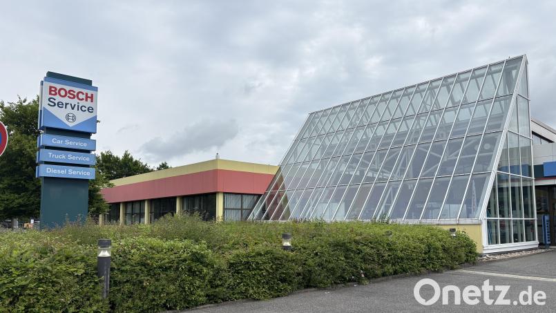 Die Küblbeck-Zentrale im Gewerbegebiet "Am Forst" fällt vor allem durch einen markanten Glasbau auf. Seit Juli ist die Immoblie in neuen Händen. Archivbild: Ganzmann