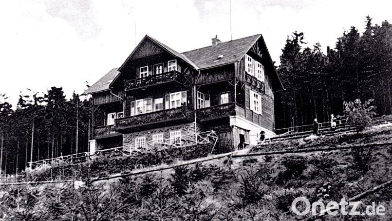 Im Bild das 1926 erbaute und eingeweihte Tillenschutzhaus auf 939 Metern Höhe. Die Aufnahme stammt aus dem Jahr 1930. Archivbild: Gästeinfo Bad Neualbenreuth
