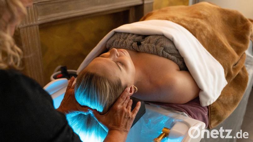 Kopfhautpflege und Entspannung: So sieht eine Head-Spa-Session aus. Bild: Marina Gube