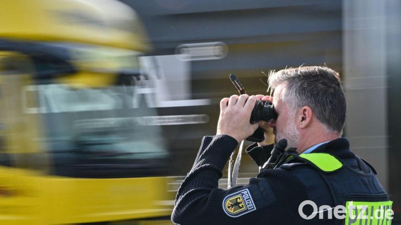 Nach jahrelangen Ermittlungen gelang mehreren bayerischen Staatsanwaltschaften gemeinsam mit der Bundespolizei ein Schlag gegen die international organisierte Schleusungskriminalität. Symbolbild: Patrick Pleul/dpa