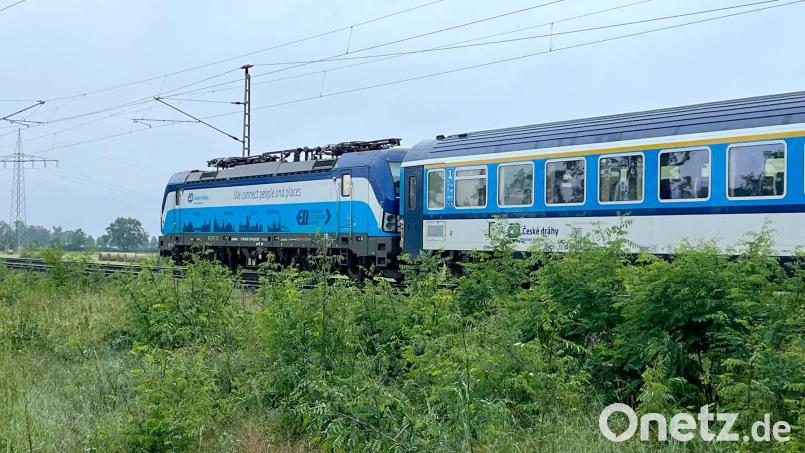 Die tschechische Bahn gilt als modern, zuverlässig und vergleichsweise günstig. Von grenznahen Bahnhöfen aus sind Prag, Pilsen oder Ostrava bequem erreichbar. Symbolbild: Andreas Richter/dpa