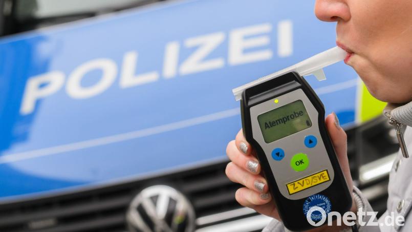 Auffälliger Alkoholkonsum blieb 2025 die häufigste Ursache für eine MPU. (Symbolbild) Bild: Julian Stratenschulte/dpa