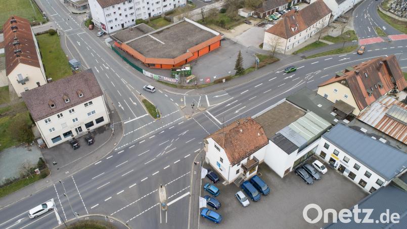An der Meisterkreuzung wird für Radfahrer schon seit Jahren eine "Grüne Welle" an der Ampelanlage gefordert. Solange aber der Neubau der Brücke über die Dieselstraße andauert, wird sich hier keine Änderung ergeben. Archivbild: Thilo Hierstetter
