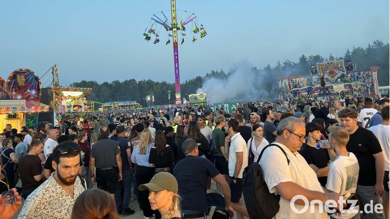 Mehr als 70.000 Besucher kamen am Wochenende zum Festplatz am US-Camp Algier, um das 65. Deutsch-Amerikanische Volksfest zu feiern. Bild: Gerald Morgenstern
