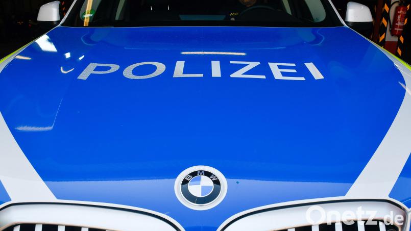 Laut Polizei hat ein Unbekannter in Maxhütte-Haidhof ein Firmenschild mit schwarzer Graffitifarbe besprüht. Symbolbild: Petra Hartl