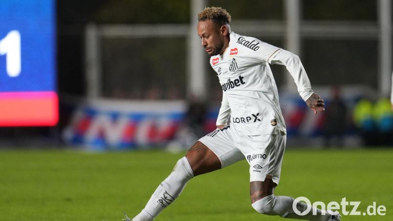 Neymar sorgte nach dem Weiterkommen im Pokal des FC Santos für Aufregung. (Archivbild) Bild: Rodrigo Abd/AP/dpa