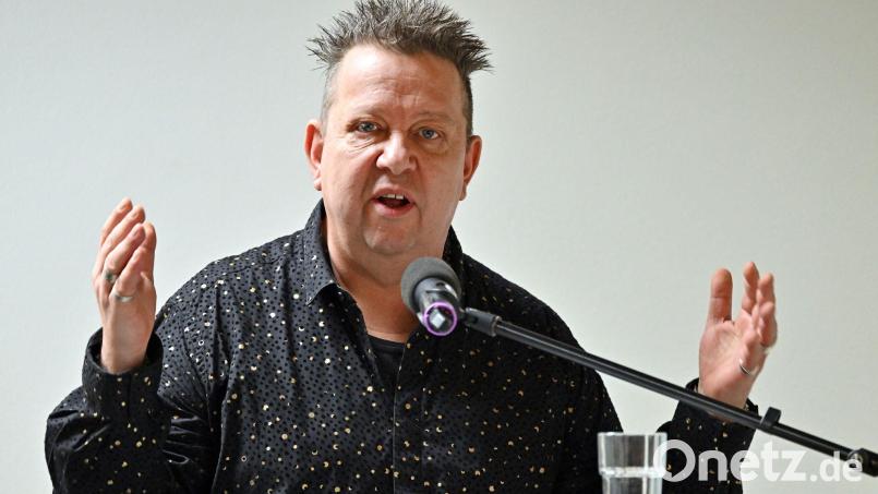 „Prinzen“-Frontmann Krumbiegel ist besorgt über einen weltweiten „Rückfall in nationalstaatliche und völkische Gedanken“. (Archivbild) Bild: Martin Schutt/dpa