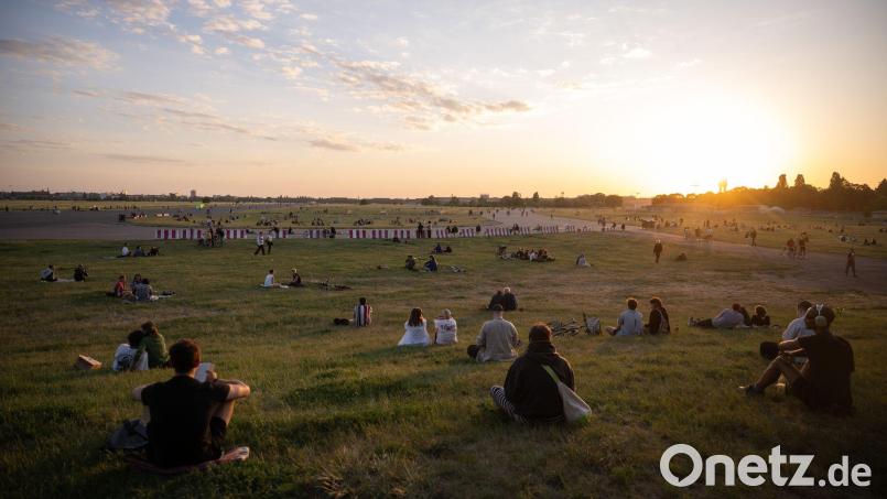 Das Tempelhofer Feld wird zur Bühne für das Berlin Circus Festival“. (Archivbild) Bild: Sebastian Gollnow/dpa